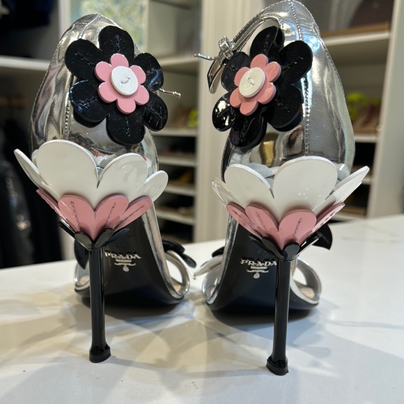 Prada Silver High-Heeled Sandals with Pink Floral Embellishments - Picture 3 of 5